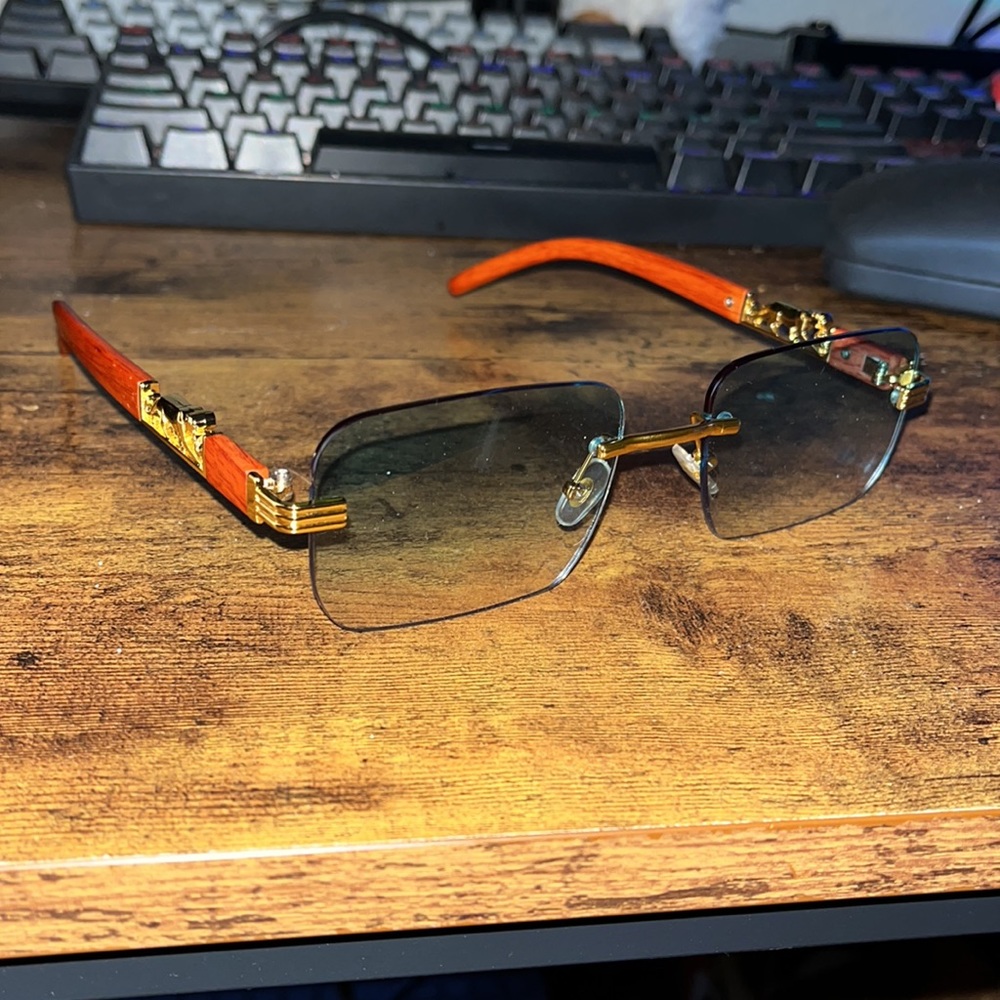 GREEN FRAMELESS SUNGLASSES WITH WOODEN SIDES
